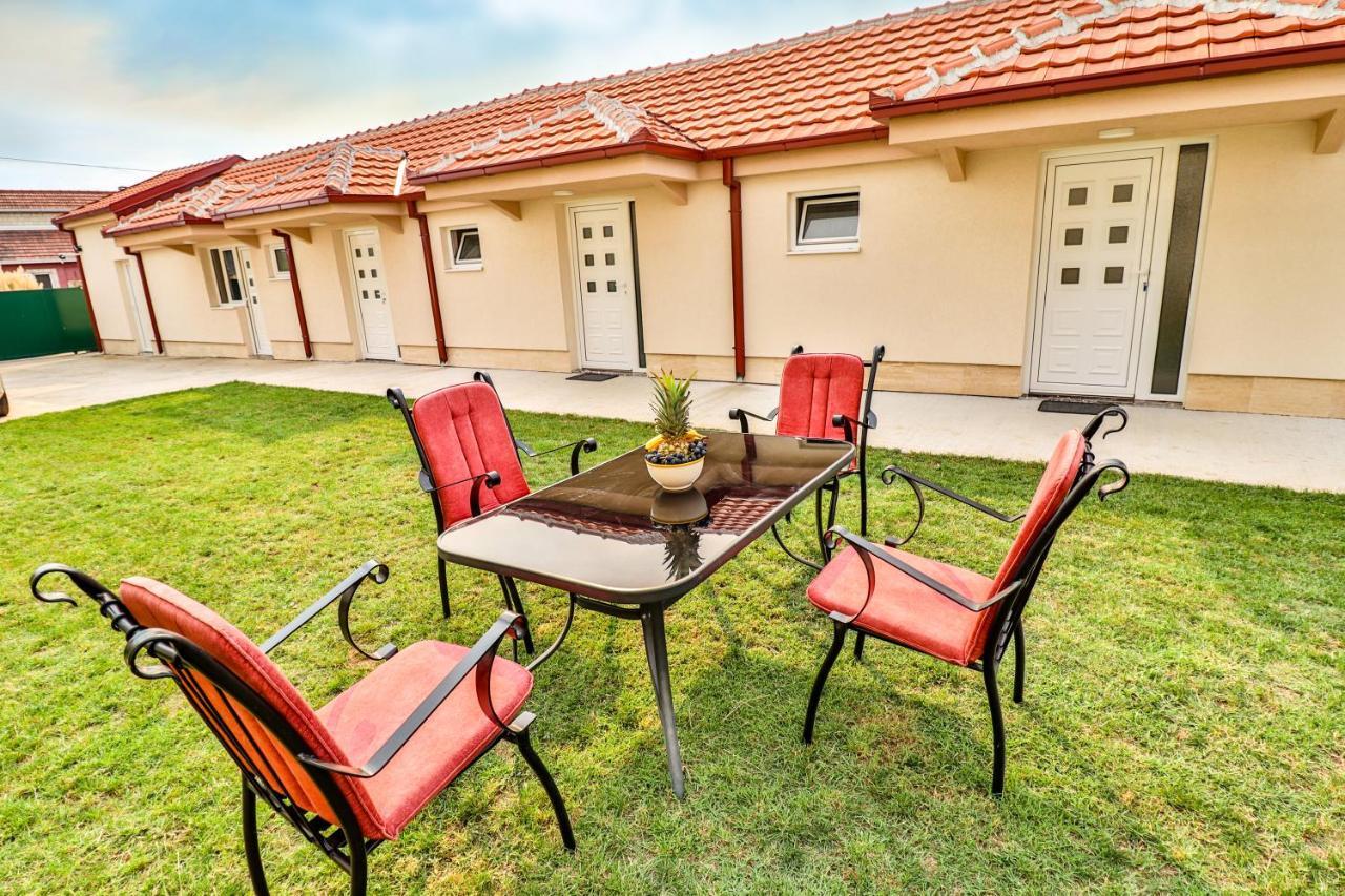 Simo Apartments Airport Podgorica Eksteriør bilde